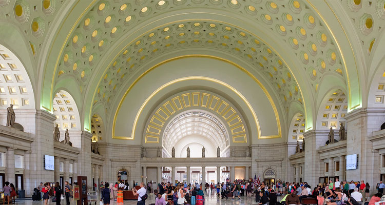 Amtrak Sues D.C.’s Union Station to Take Down Delta Air Lines Ads